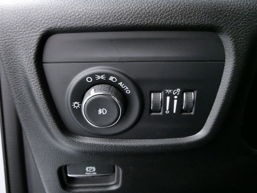 Thumbnail: 2024 Jeep Grand Cherokee - 38