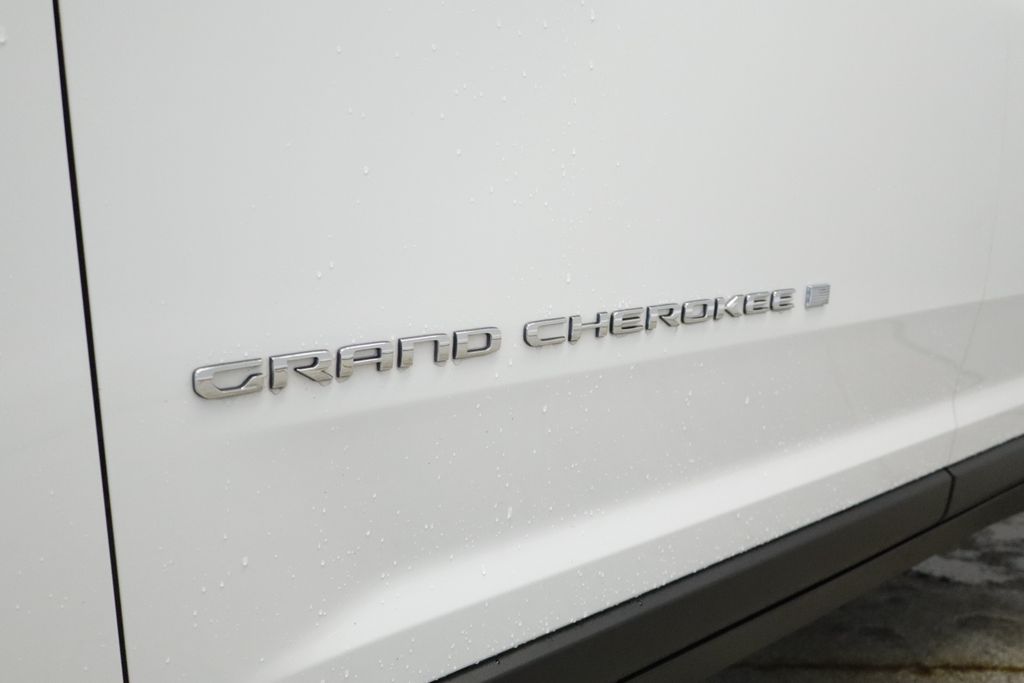 Thumbnail: 2022 Jeep Grand Cherokee - 7