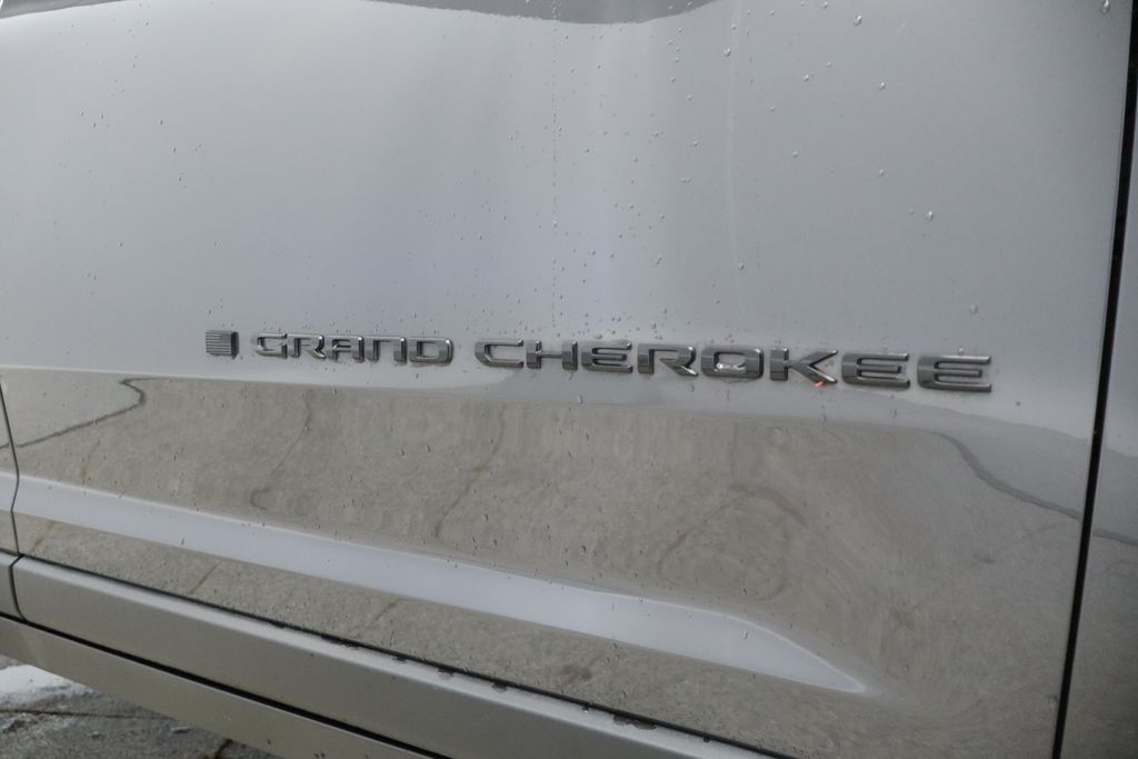 Thumbnail: 2024 Jeep Grand Cherokee - 6