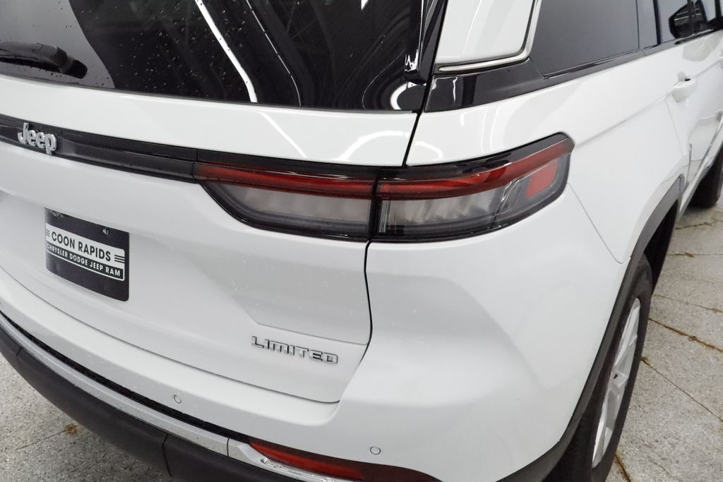 Thumbnail: 2023 Jeep Grand Cherokee - 22