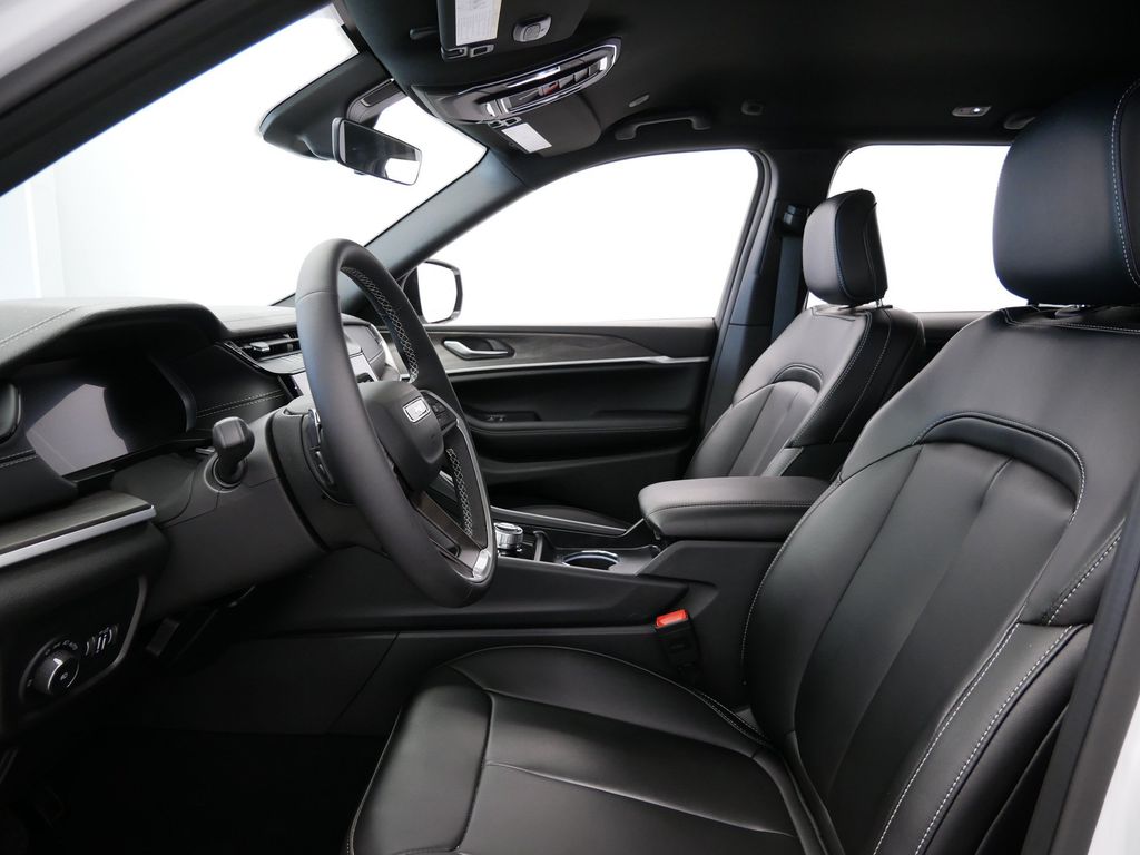 Thumbnail: 2026 Jeep Grand Cherokee - 9