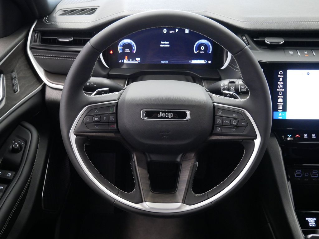 Thumbnail: 2026 Jeep Grand Cherokee - 8