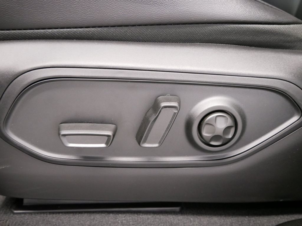 Thumbnail: 2026 Jeep Grand Cherokee - 21