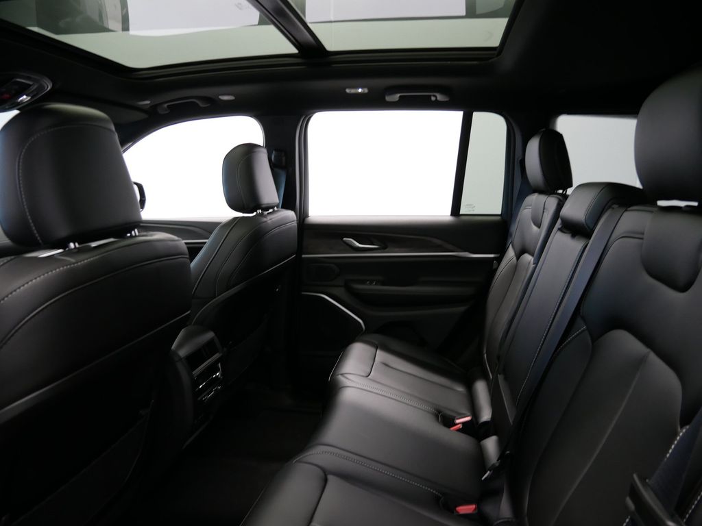 Thumbnail: 2026 Jeep Grand Cherokee - 10