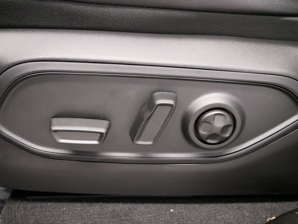 Thumbnail: 2026 Jeep Grand Cherokee - 21