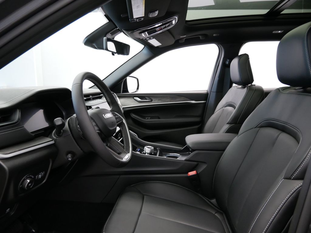 Thumbnail: 2026 Jeep Grand Cherokee - 9