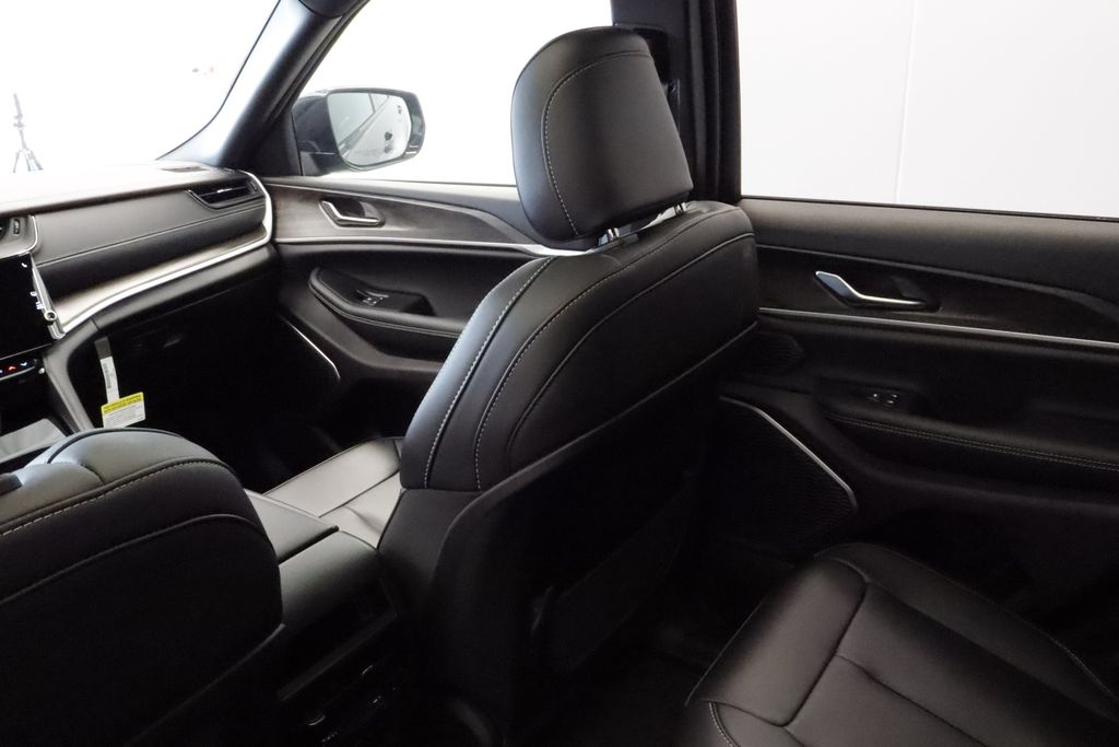 Thumbnail: 2026 Jeep Grand Cherokee - 18