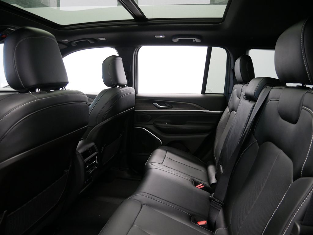 Thumbnail: 2026 Jeep Grand Cherokee - 9