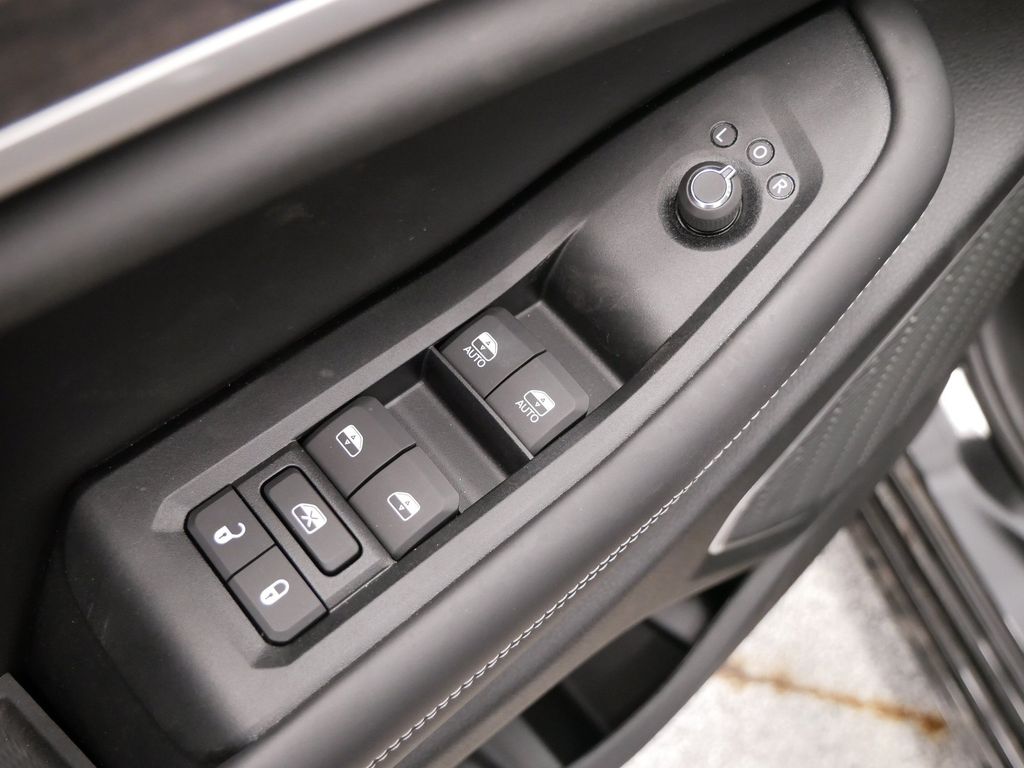Thumbnail: 2026 Jeep Grand Cherokee - 20