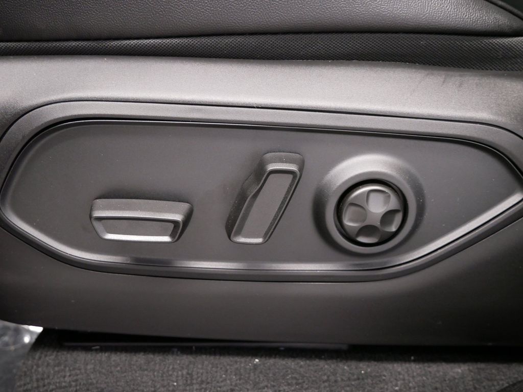 Thumbnail: 2026 Jeep Grand Cherokee - 21