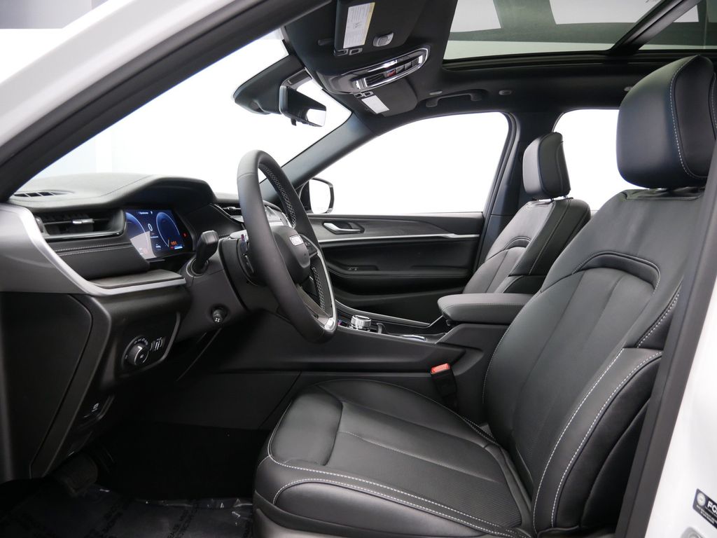Thumbnail: 2026 Jeep Grand Cherokee - 9