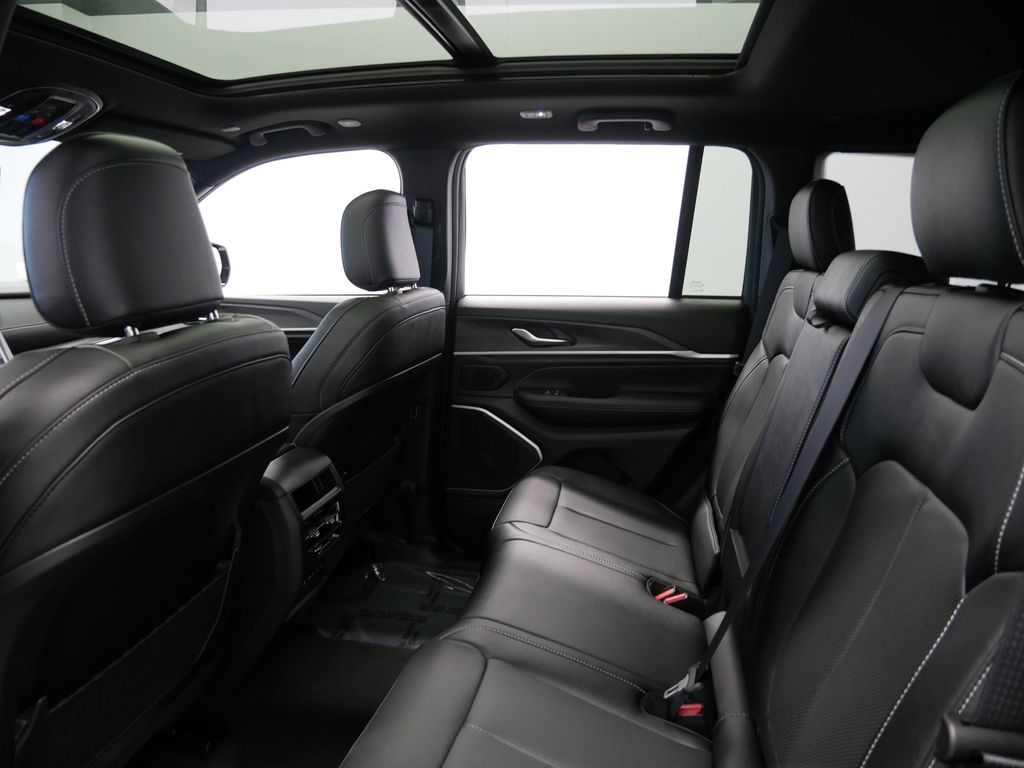Thumbnail: 2026 Jeep Grand Cherokee - 10