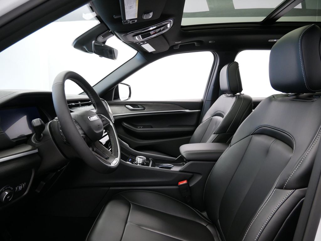Thumbnail: 2026 Jeep Grand Cherokee - 9