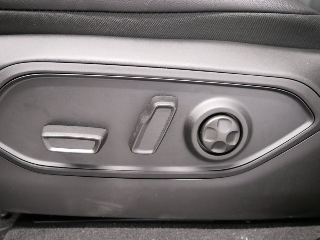 Thumbnail: 2026 Jeep Grand Cherokee - 22