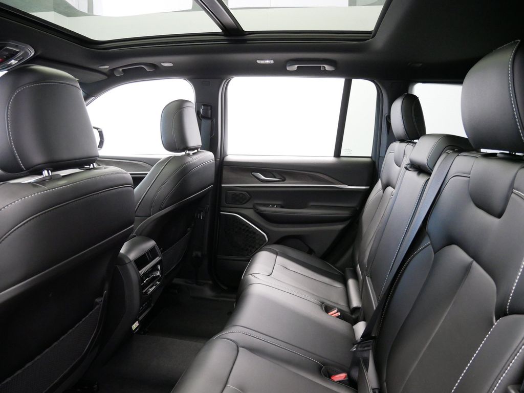 Thumbnail: 2026 Jeep Grand Cherokee - 10