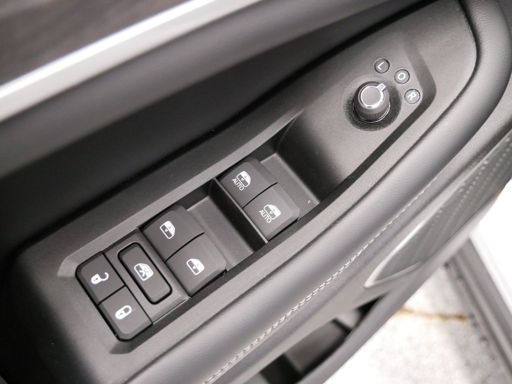 Thumbnail: 2026 Jeep Grand Cherokee - 20
