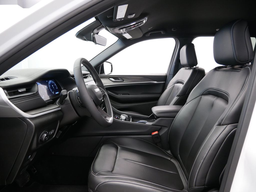 Thumbnail: 2026 Jeep Grand Cherokee - 9