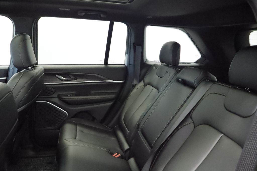 Thumbnail: 2026 Jeep Grand Cherokee - 16