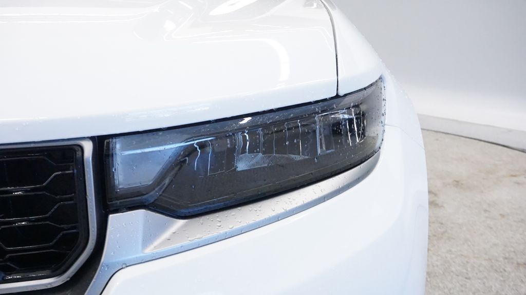 Thumbnail: 2026 Jeep Grand Cherokee - 20