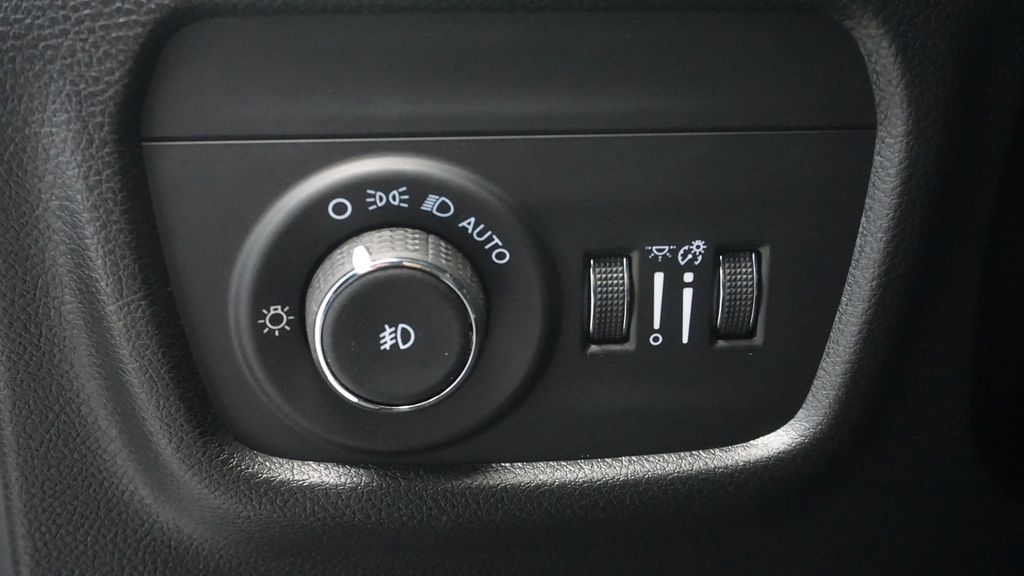 Thumbnail: 2026 Jeep Grand Cherokee - 28