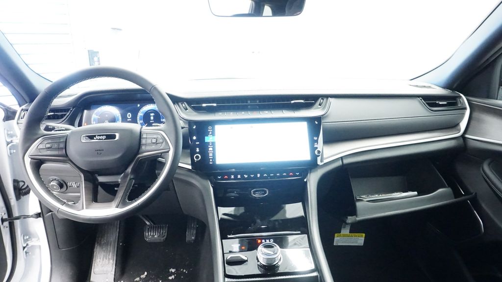 Thumbnail: 2026 Jeep Grand Cherokee - 8