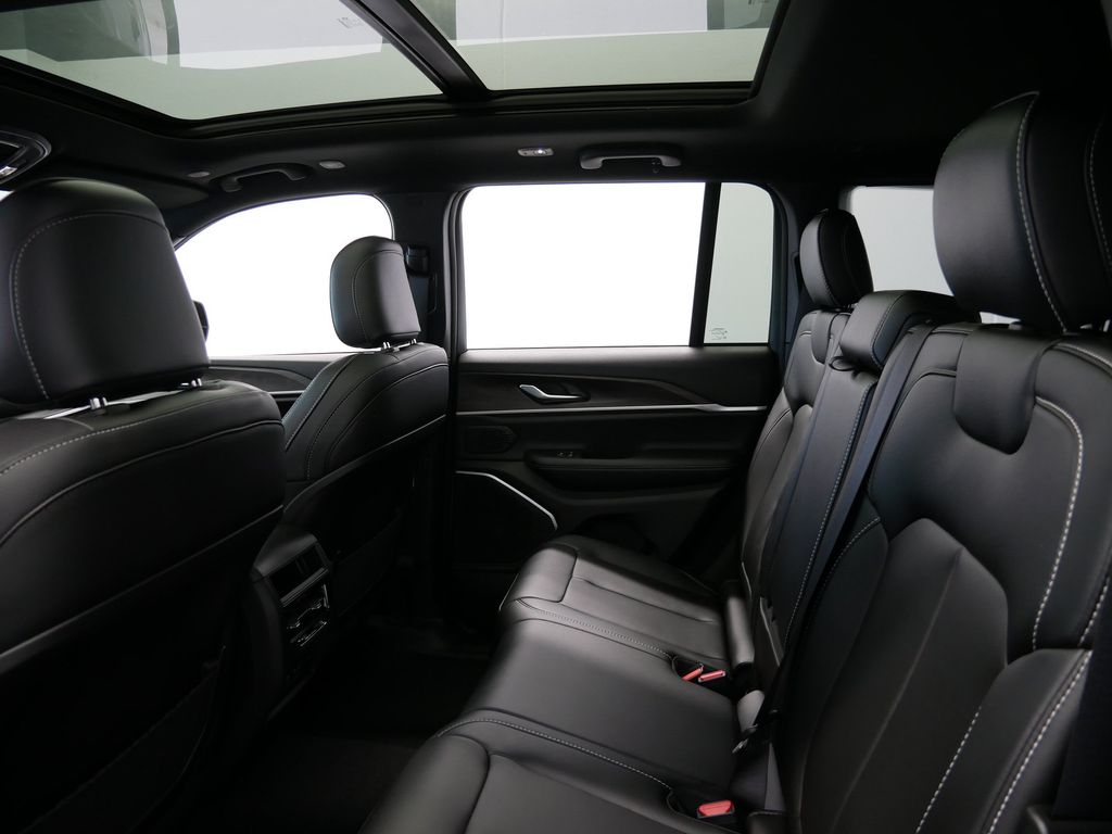 Thumbnail: 2026 Jeep Grand Cherokee - 10