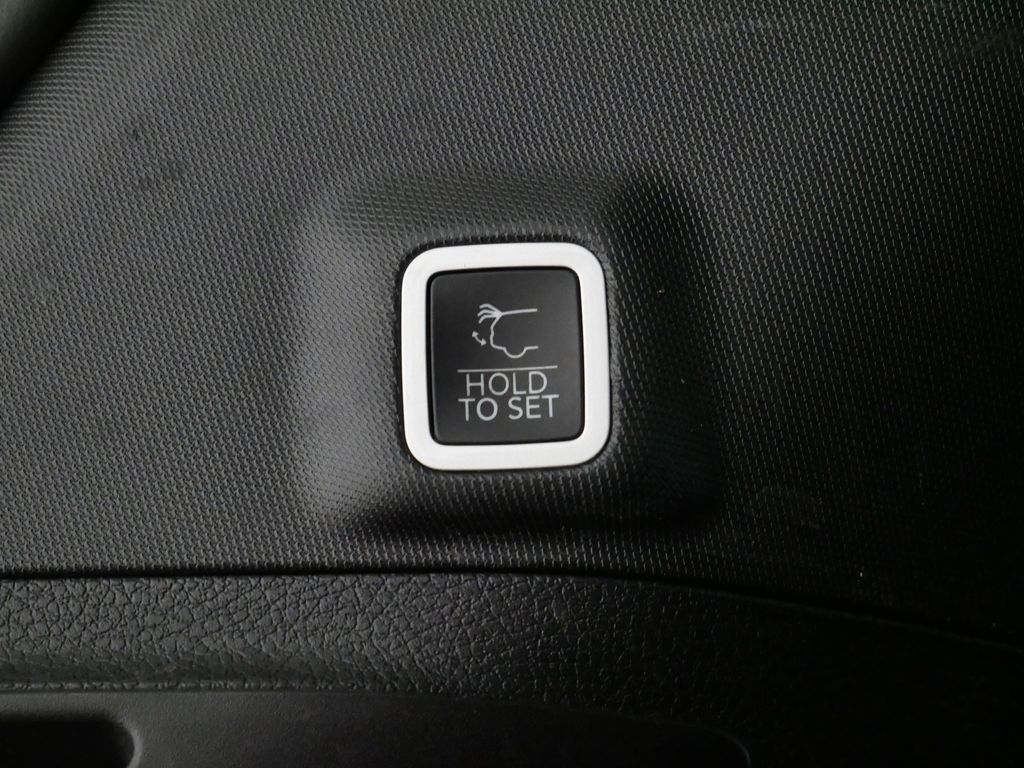 Thumbnail: 2022 Jeep Grand Cherokee - 25