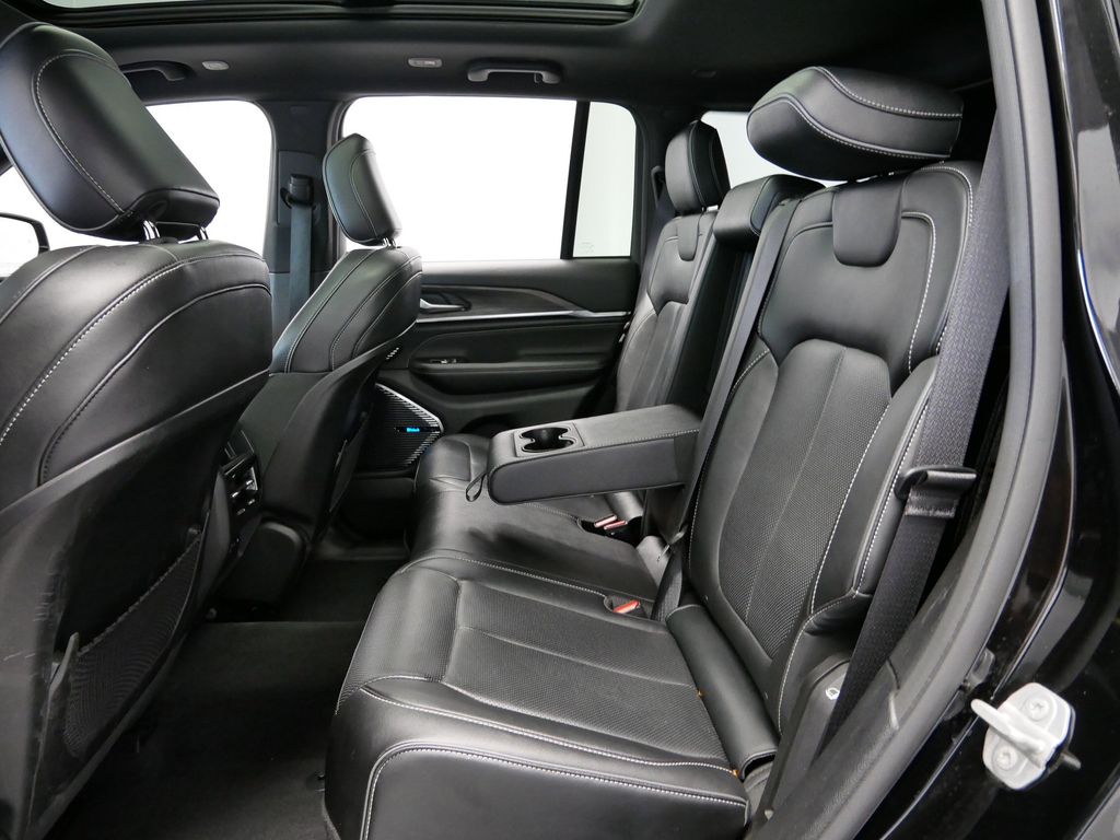 Thumbnail: 2022 Jeep Grand Cherokee - 23