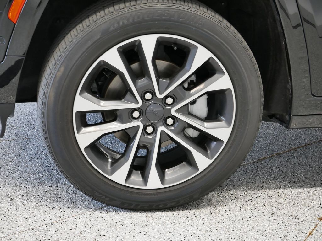 Thumbnail: 2022 Jeep Grand Cherokee - 7