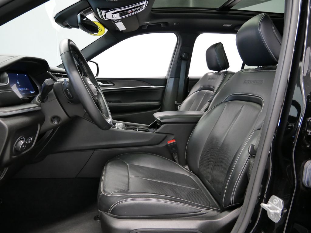 Thumbnail: 2022 Jeep Grand Cherokee - 10