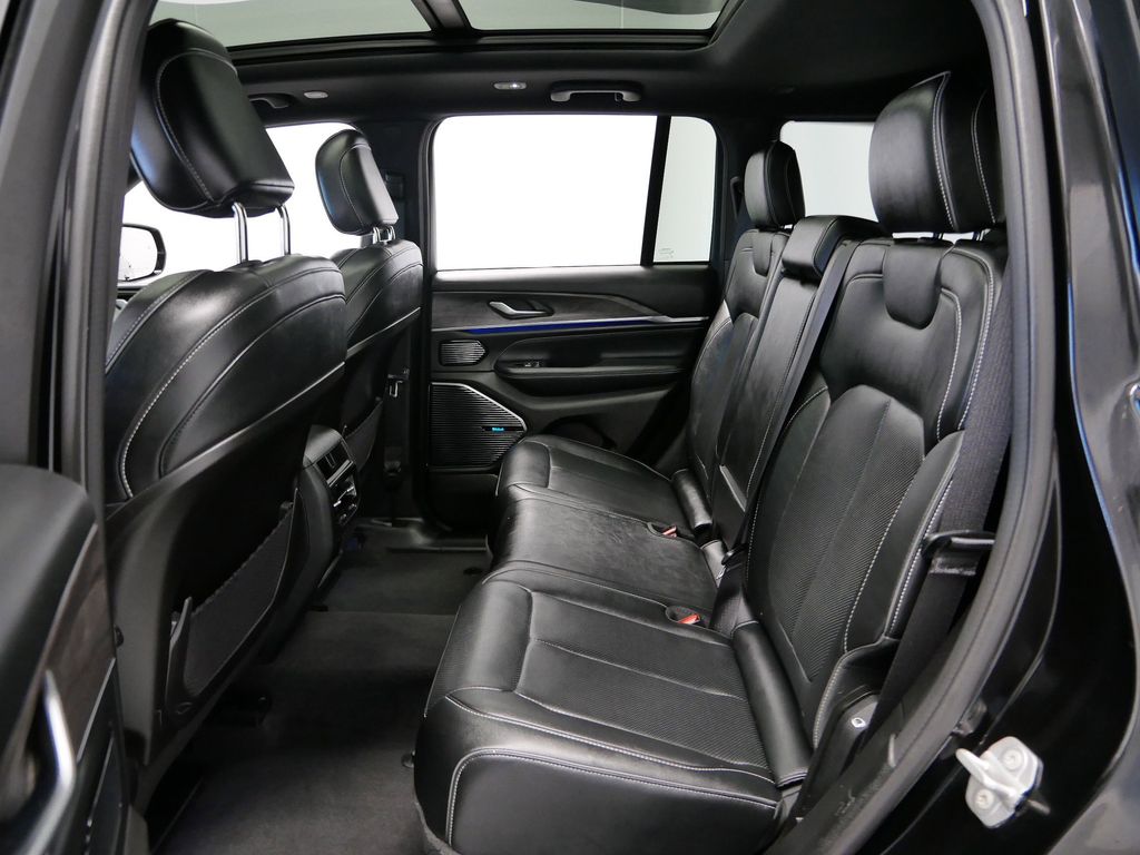 Thumbnail: 2022 Jeep Grand Cherokee - 21