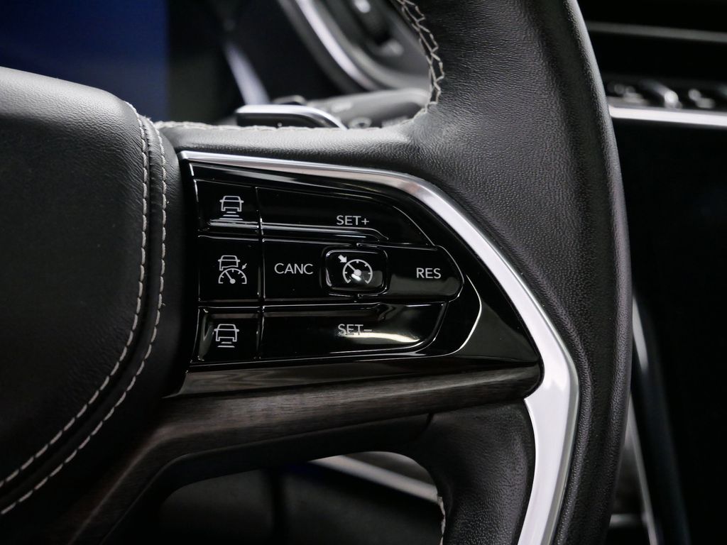 Thumbnail: 2022 Jeep Grand Cherokee - 32