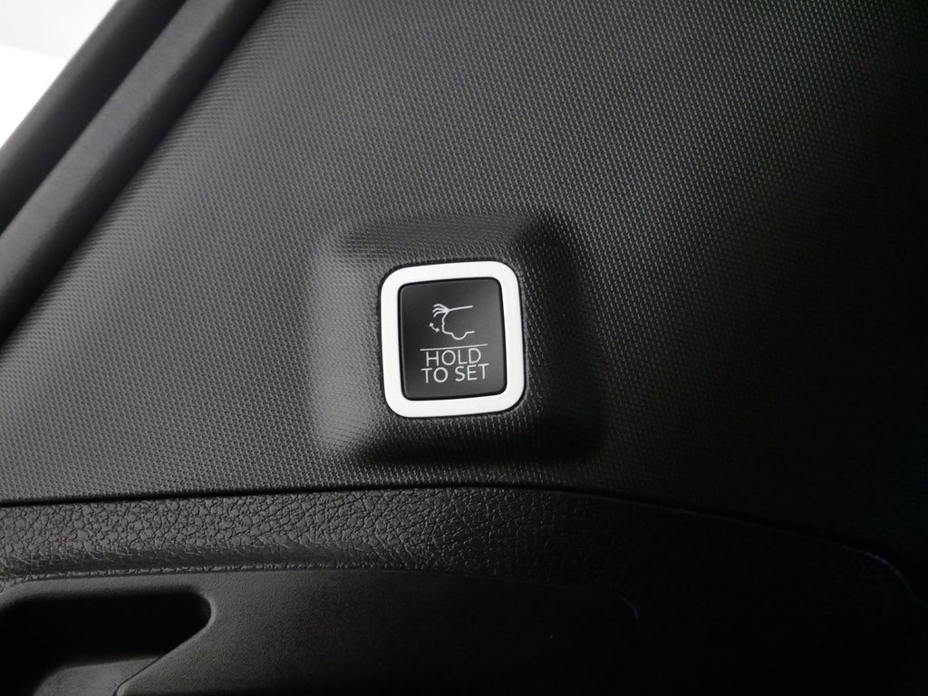 Thumbnail: 2022 Jeep Grand Cherokee - 24