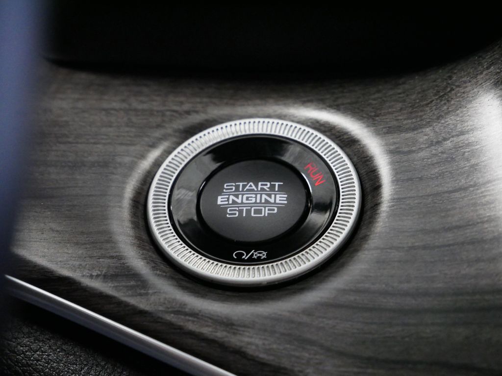 Thumbnail: 2022 Jeep Grand Cherokee - 43