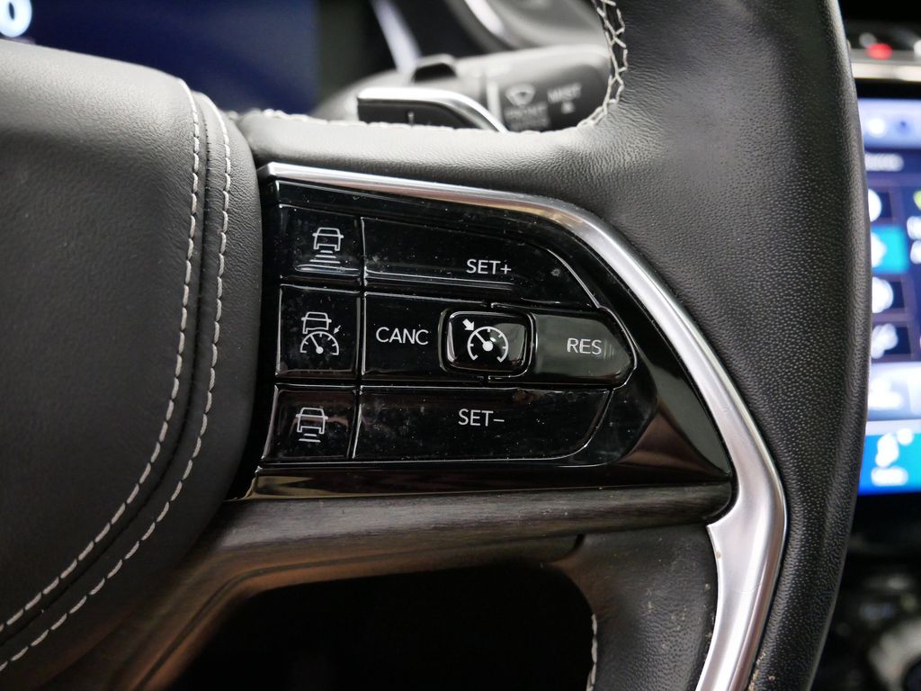 Thumbnail: 2022 Jeep Grand Cherokee - 32