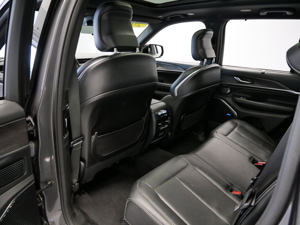 Thumbnail: 2022 Jeep Grand Cherokee - 12