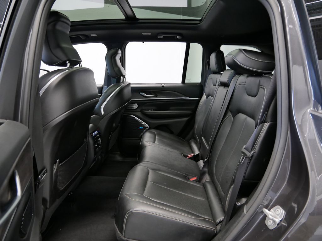 Thumbnail: 2022 Jeep Grand Cherokee - 22