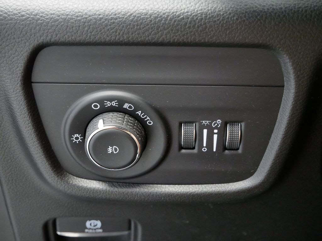 Thumbnail: 2022 Jeep Grand Cherokee - 30