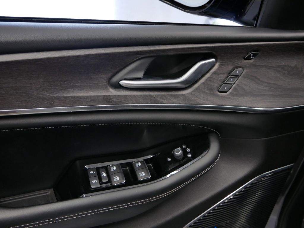 Thumbnail: 2022 Jeep Grand Cherokee - 21