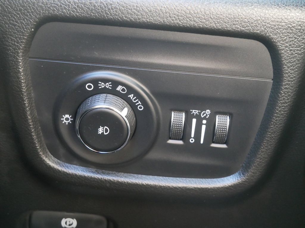 Thumbnail: 2023 Jeep Grand Cherokee - 30