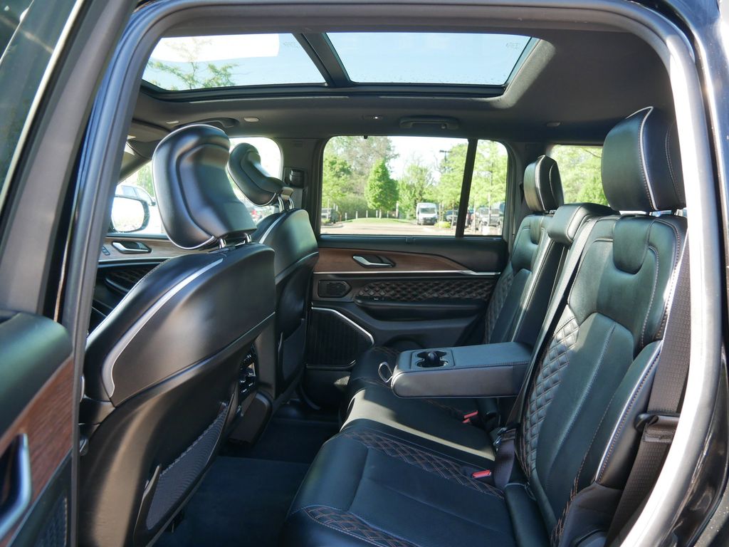 Thumbnail: 2023 Jeep Grand Cherokee - 11