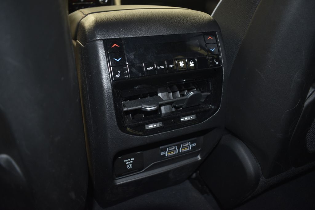 Thumbnail: 2023 Jeep Grand Cherokee - 34