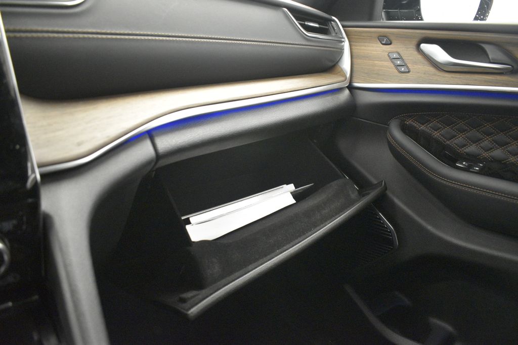 Thumbnail: 2023 Jeep Grand Cherokee - 38