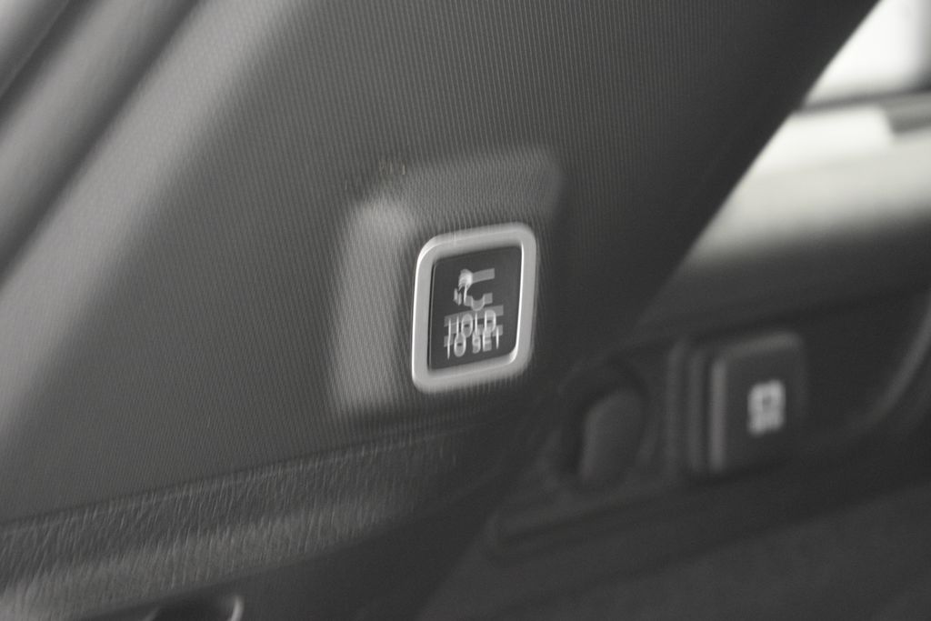 Thumbnail: 2023 Jeep Grand Cherokee - 29