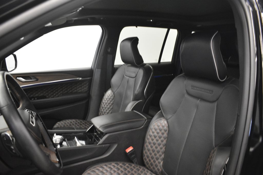 Thumbnail: 2023 Jeep Grand Cherokee - 9