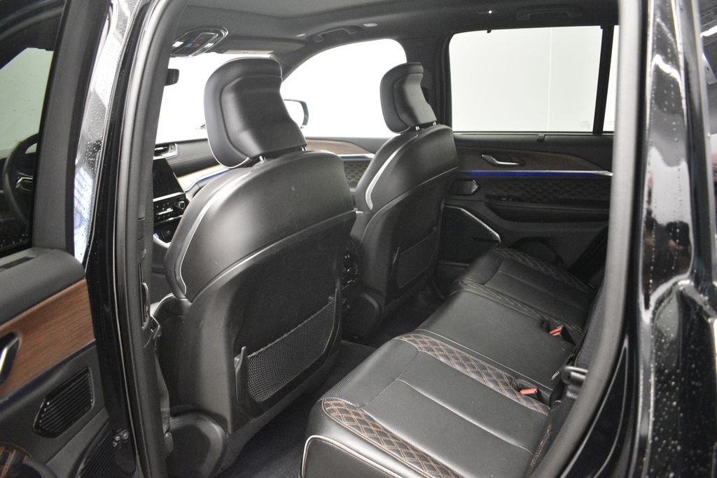 Thumbnail: 2023 Jeep Grand Cherokee - 10