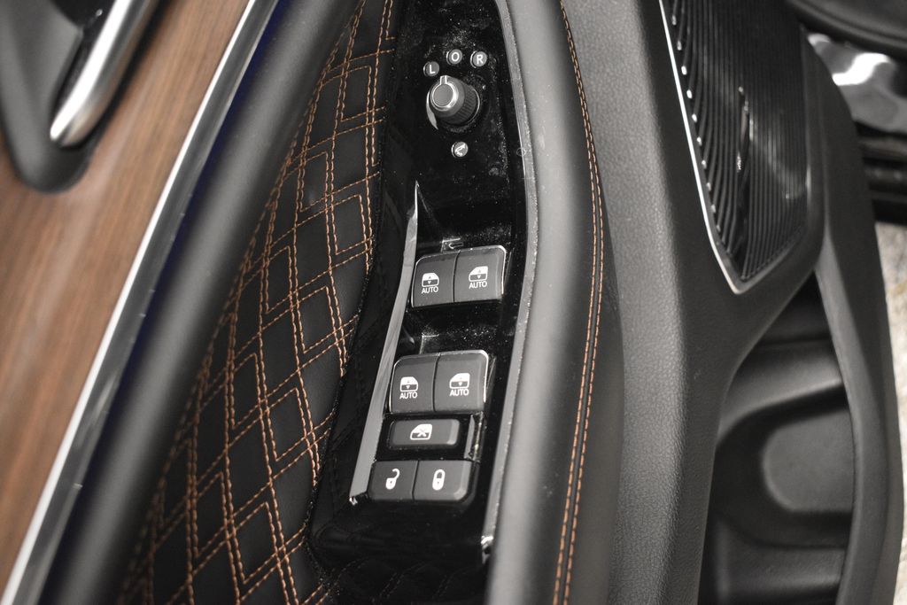 Thumbnail: 2023 Jeep Grand Cherokee - 35