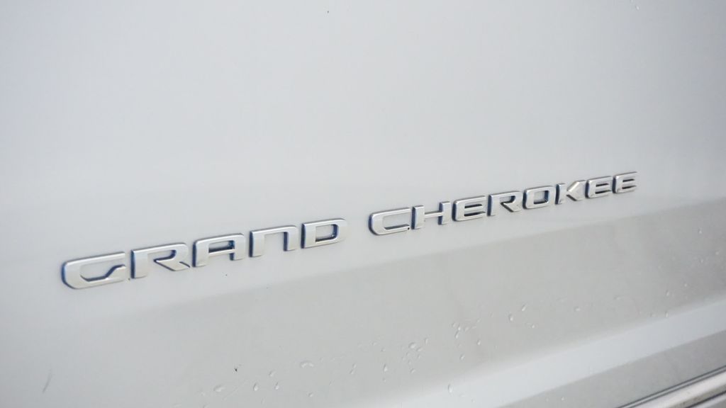 Thumbnail: 2022 Jeep Grand Cherokee - 7