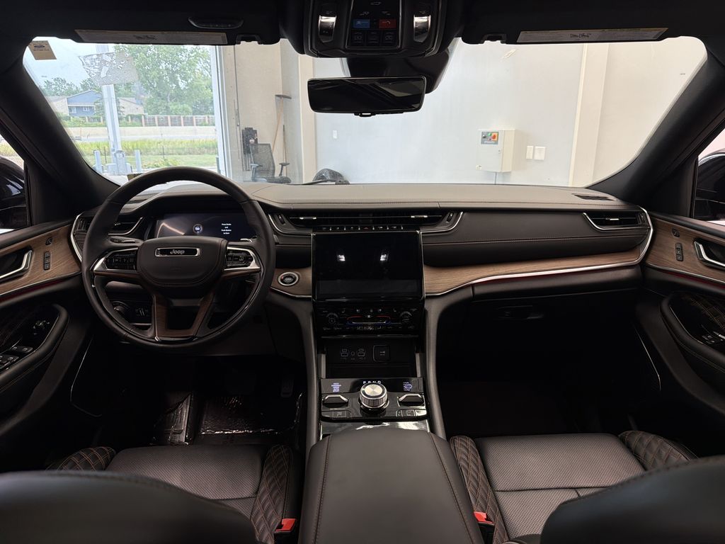 Thumbnail: 2025 Jeep Grand Cherokee - 13