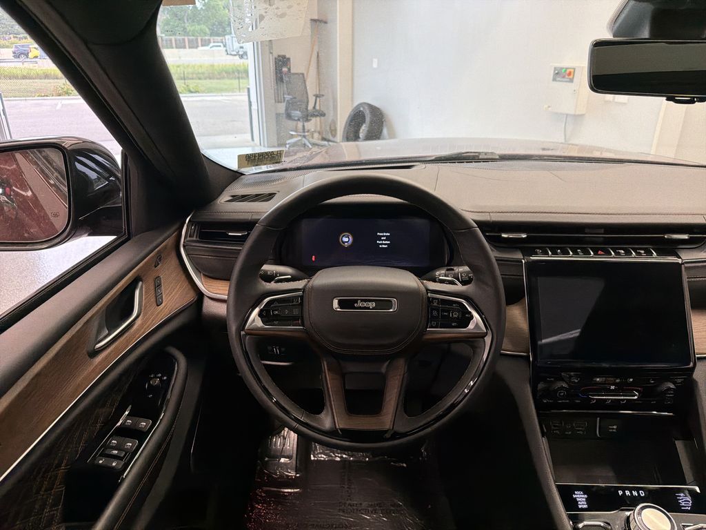 Thumbnail: 2025 Jeep Grand Cherokee - 14